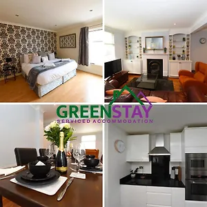 Honeysuckle House: Spacious 3-bed Chester